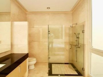 DIJUAL RUMAH at Jl MARTIMBANG KEBAYORAN BARU (3 STOREY dgn ROOFTOP)