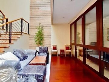 DIJUAL RUMAH at Jl MARTIMBANG KEBAYORAN BARU (3 STOREY dgn ROOFTOP)