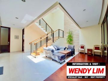 DIJUAL RUMAH at Jl MARTIMBANG KEBAYORAN BARU (3 STOREY dgn ROOFTOP)