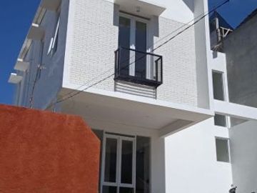 Rumah mewah cantik nuansa villa sejuk asri di kodya dkt BORMA CIKUTRA