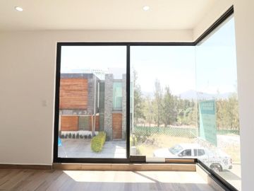 ESTRENA CASA EN VENTA EN MORELIA, ZONA ALTOZANO.