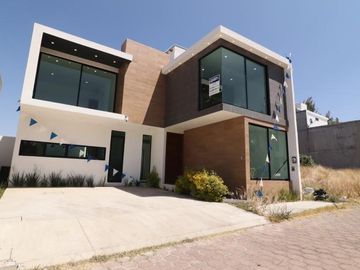 ESTRENA CASA EN VENTA EN MORELIA, ZONA ALTOZANO.