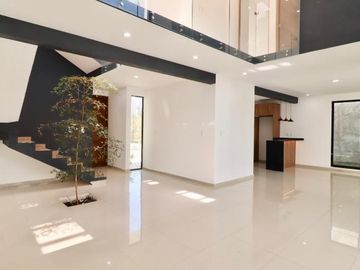 ESTRENA CASA EN VENTA EN MORELIA, ZONA ALTOZANO.