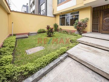 🏡 ¡Casa En Venta En Av. Higuereta – Surco!