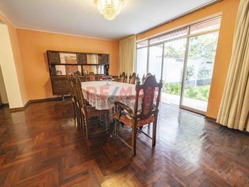🏡 ¡Casa En Venta En Av. Higuereta – Surco!