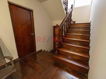 🏡 ¡Casa En Venta En Av. Higuereta – Surco!