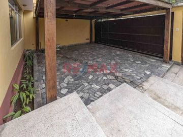 🏡 ¡Casa En Venta En Av. Higuereta – Surco!