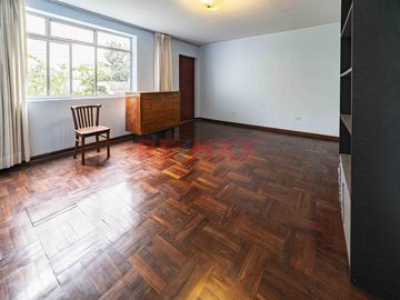 🏡 ¡Casa En Venta En Av. Higuereta – Surco!