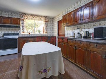 🏡 ¡Casa En Venta En Av. Higuereta – Surco!