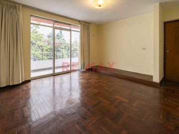 🏡 ¡Casa En Venta En Av. Higuereta – Surco!