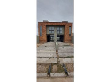 VENDEMOS DUPLEX A ESTRENAR EN COLINAS DE MANANTIALES