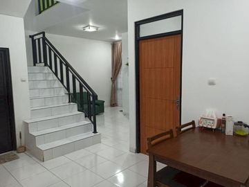 Rumah Mewah Murah FURNISHED di Cihanjuang Dekat STIKES RAJAWALI