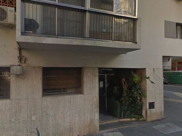 Depto 2 amb. Balcón al frente.