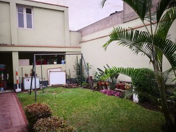 Casa Ideal para uso Comercial o Terreno en Surco