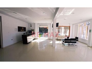 Incluye:
Hotel + Piscina + Discoteca + Restaurante
⭐ Con parámetros listos para convertirse en un hotel 4 estrellas
Ideal para eventos sociales com