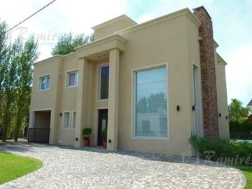Casa  en Venta  4 amb. - Ituzaingo, Udaondo, Barrio Altos Del Sol **VENDIDA**