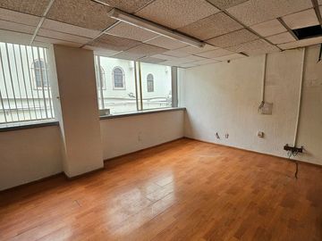SE RENTAN OFICINAS EN LA JUAREZ