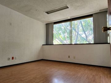 SE RENTAN OFICINAS EN LA JUAREZ