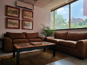 SE RENTAN OFICINAS EN LA JUAREZ