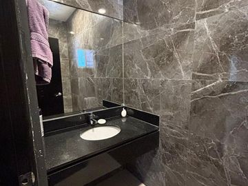 Casa Venta Puerta de Hierro Castilla Monterrey 3 Pisos Magnificas Amenidades Alberca Cancha Excelentes, Hermosos y Amplios Jardines (inmediato HEB Pue