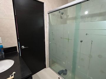 Casa Venta Puerta de Hierro Castilla Monterrey 3 Pisos Magnificas Amenidades Alberca Cancha Excelentes, Hermosos y Amplios Jardines (inmediato HEB Pue