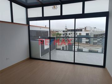 BELLO DUPLEX DE ESTRENO ENTREGA INMEDIATA URB LOS MANZANOS SURCO!
Precio S/ 960,000 no incluye cochera
Precio de cochera S/50,000 
Area Ocupada