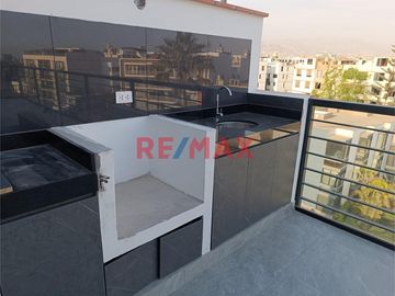 BELLO DUPLEX DE ESTRENO ENTREGA INMEDIATA URB LOS MANZANOS SURCO!
Precio S/ 960,000 no incluye cochera
Precio de cochera S/50,000 
Area Ocupada