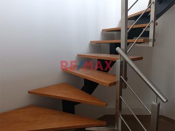 BELLO DUPLEX DE ESTRENO ENTREGA INMEDIATA URB LOS MANZANOS SURCO!
Precio S/ 960,000 no incluye cochera
Precio de cochera S/50,000 
Area Ocupada