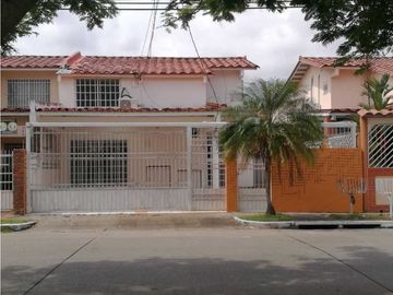 CASA EN CHANIS LA FONTANA TIPO DUPLEX 5REC 3B COMERCIAL /RESIDENCIAL