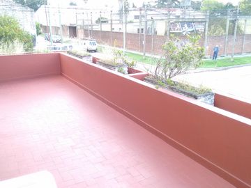CASA DE 4 AMBIENTES EN LOTE PROPIO. ¡¡¡ EXCELENTE ESTADO