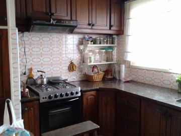 CASA DE 4 AMBIENTES EN LOTE PROPIO. ¡¡¡ EXCELENTE ESTADO