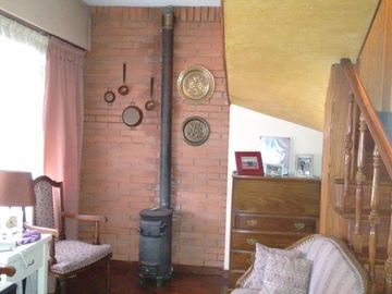 CASA DE 4 AMBIENTES EN LOTE PROPIO. ¡¡¡ EXCELENTE ESTADO