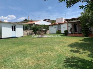 CASA EN VENTA EN TEQUISQUIAPAN EN VIÑEDOS SOL