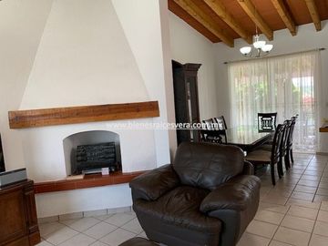 CASA EN VENTA EN TEQUISQUIAPAN EN VIÑEDOS SOL