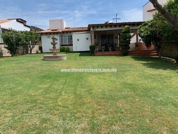 CASA EN VENTA EN TEQUISQUIAPAN EN VIÑEDOS SOL