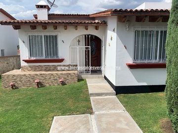CASA EN VENTA EN TEQUISQUIAPAN EN VIÑEDOS SOL