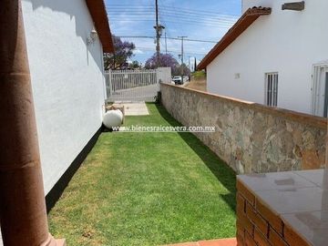CASA EN VENTA EN TEQUISQUIAPAN EN VIÑEDOS SOL