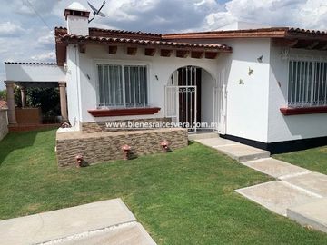 CASA EN VENTA EN TEQUISQUIAPAN EN VIÑEDOS SOL