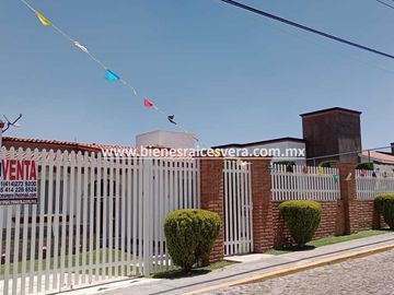 CASA EN VENTA EN TEQUISQUIAPAN EN VIÑEDOS SOL
