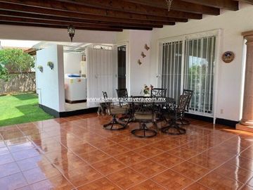 CASA EN VENTA EN TEQUISQUIAPAN EN VIÑEDOS SOL