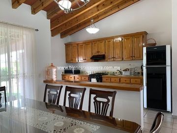 CASA EN VENTA EN TEQUISQUIAPAN EN VIÑEDOS SOL