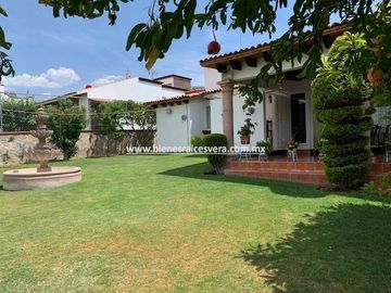 CASA EN VENTA EN TEQUISQUIAPAN EN VIÑEDOS SOL