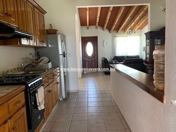 CASA EN VENTA EN TEQUISQUIAPAN EN VIÑEDOS SOL