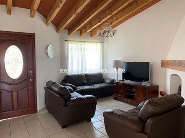 CASA EN VENTA EN TEQUISQUIAPAN EN VIÑEDOS SOL