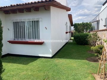 CASA EN VENTA EN TEQUISQUIAPAN EN VIÑEDOS SOL