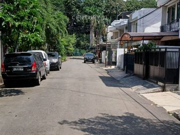 Di Jual Rumah Depan Taman Di Komplek Premium Kelapa Gading