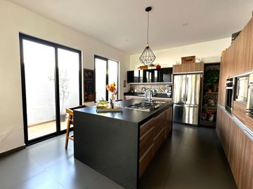 Casa en Venta en VALLE IMPERIAL con Campo de Golf, Zapopan, Jalisco.