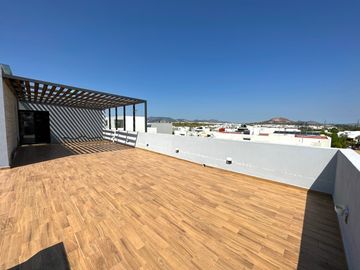 Casa en Venta en VALLE IMPERIAL con Campo de Golf, Zapopan, Jalisco.