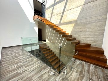 Casa en Venta en VALLE IMPERIAL con Campo de Golf, Zapopan, Jalisco.