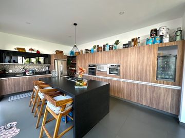 Casa en Venta en VALLE IMPERIAL con Campo de Golf, Zapopan, Jalisco.